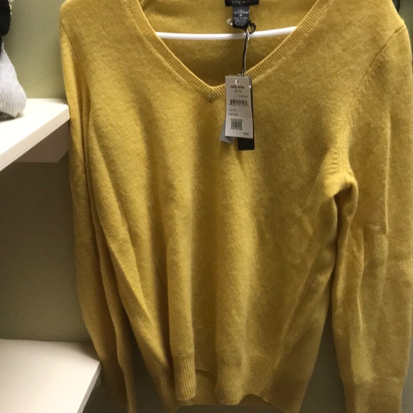 Authentic Cashmere sweater NWT - Picture 3 of 4